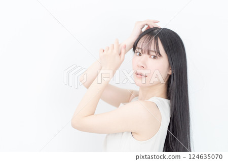 Beauty image of long-haired women 124635070