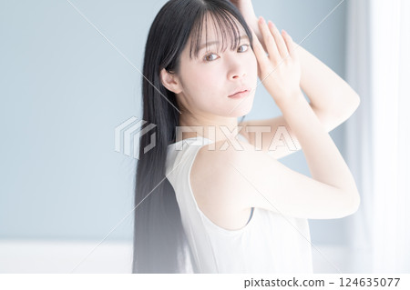 Beauty image of long-haired women 124635077