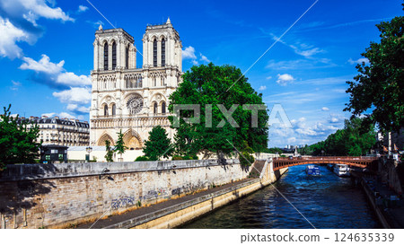 巴黎聖母院和塞納河 巴黎聖母院和塞納河 124635339