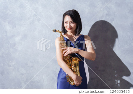 Female saxophone player 124635435