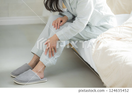Senior woman in unwell bedroom 124635452