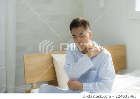 老人臥床不適 老人臥床不適 124635465