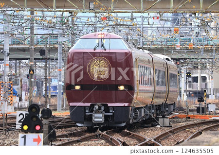 [JR West] 683 Series 6000 Limited Express "Mahoroba" ~An'ei~ (Sanyo Line: Hiroshima Station) 124635505