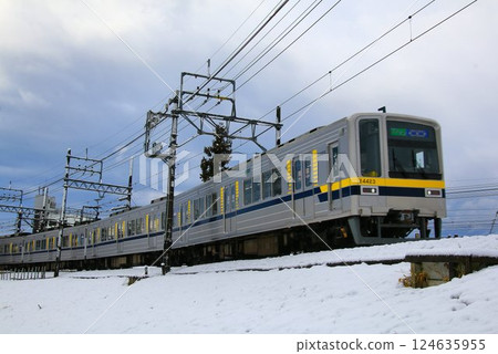 The 20400 series retires from the Hibiya Line and takes to the snowy plains of a new world... 124635955