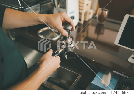 cafeteria, cafe, caffe 124636681