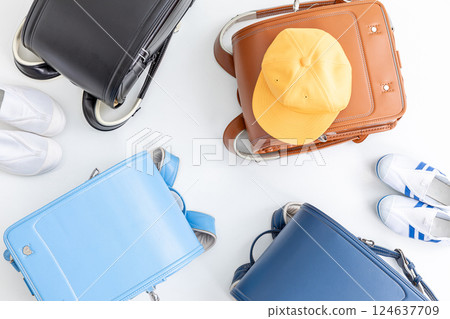 一個書包 一個書包 124637709