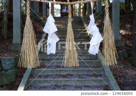 Kasuga Shrine Shimenawa ~Ina City, Nagano Prefecture~ Kasuga Shrine Shimenawa ~Ina City, Nagano Prefecture~ 124638005