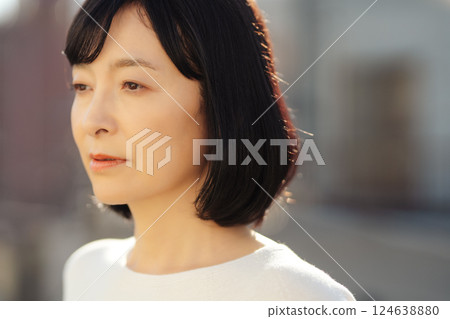 A middle-career woman enjoying the fresh air 124638880