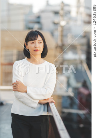 A middle-career woman enjoying the fresh air A middle-career woman enjoying the fresh air 124638899