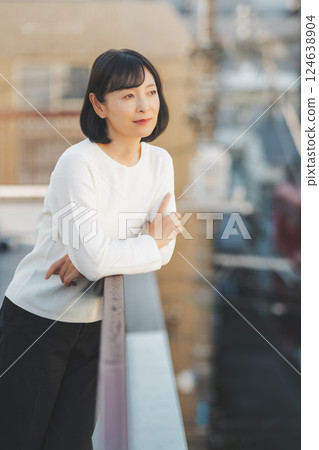A middle-career woman enjoying the fresh air 124638904