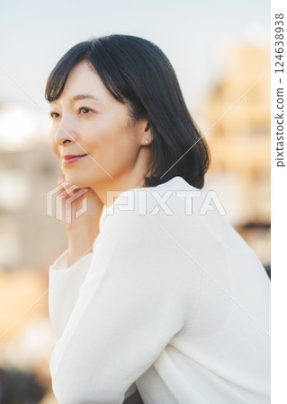 A middle-career woman enjoying the fresh air 124638938