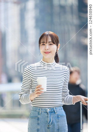 一個女人在旅途中 124638940