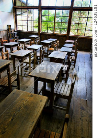A port town that developed as a port of call for Kitamae ships... Elementary school/classroom 124639181