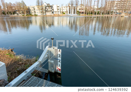 埼玉市浦和別所沼公園水深計 124639392