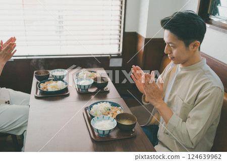 say grace, restaurant, person 124639962