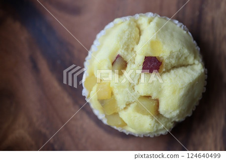 鬆軟的蒸地瓜麵包 鬆軟的蒸地瓜麵包 124640499