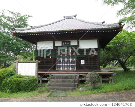 Jizo Hall at Manzoji Temple in Hidaka City Jizo Hall at Manzoji Temple in Hidaka City 124641768
