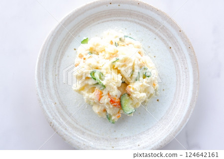 A delicious and nutritious classic potato salad 124642161