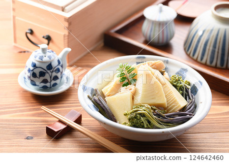 春天的味道：煮竹筍和蕨菜 124642460