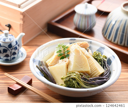 春天的味道：煮竹筍和蕨菜 124642461