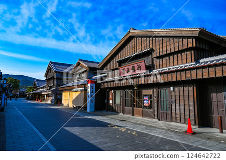 The exterior of the Hyakugo Bank, Ise City, Mie Prefecture 124642722