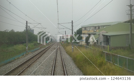 台灣嘉義-2022年11月08日：嘉義市區台鐵水上鎮路高架鐵路前推進工程 124643136