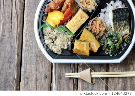 Healthy Japanese takeaway lunch box: Balanced meals Healthy Japanese takeaway lunch box: Balanced meals 124643272