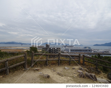 從廣島市佐伯區海老山頂眺望海老山公園展望台五日市港二十日市大橋 從廣島市佐伯區海老山頂眺望海老山公園展望台五日市港二十日市大橋 124643480