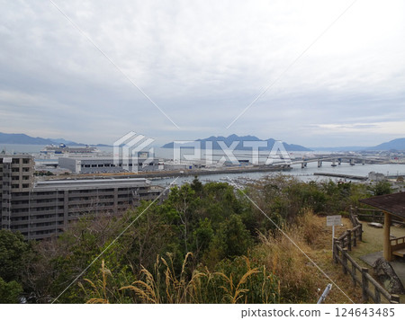 View from the summit of Ebiyama in Saeki Ward, Hiroshima City Ebiyama Park Observatory Itsukaichi Port Hatsukaichi Bridge 124643485