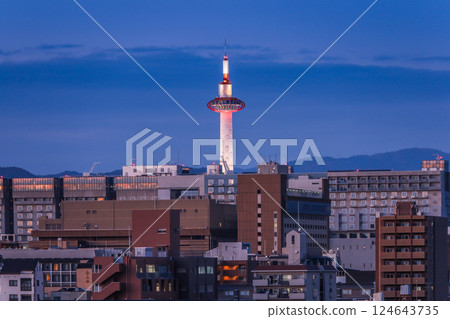Evening view of illuminated Kyoto Tower 124643735