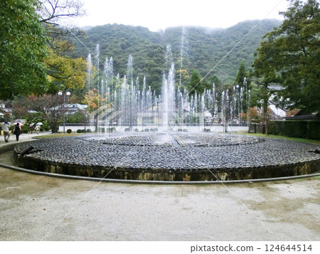 吉高公園的圓形噴泉（山口縣岩國市） 124644514