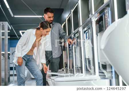 Two people is in the store of goods for the home 124645297