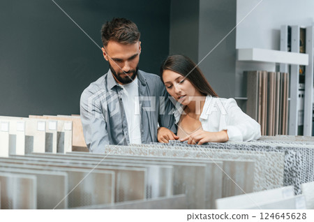 Indoors together. Woman and man is in the store of goods for the home 124645628