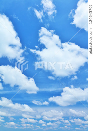 夏天藍天和雲彩 夏天藍天和雲彩 124645702