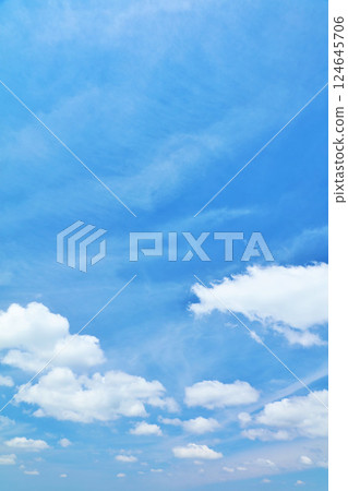 夏天藍天和雲彩 夏天藍天和雲彩 124645706