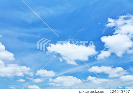 夏天藍天和雲彩 夏天藍天和雲彩 124645707
