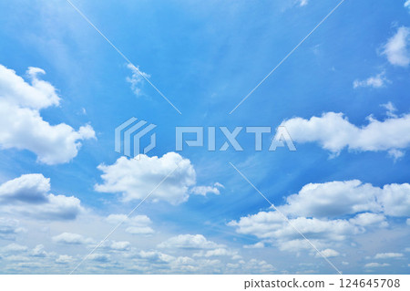 夏天藍天和雲彩 124645708