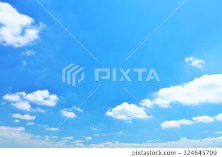 夏天藍天和雲彩 124645709
