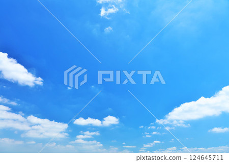 夏天藍天和雲彩 124645711