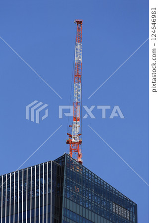 Toflom Yaesu 塔和起重機在八重洲 124646981