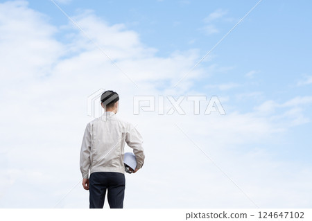 Men at work 124647102