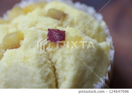 Fluffy steamed sweet potato bread 124647996