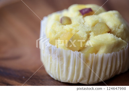 鬆軟的蒸地瓜麵包 124647998