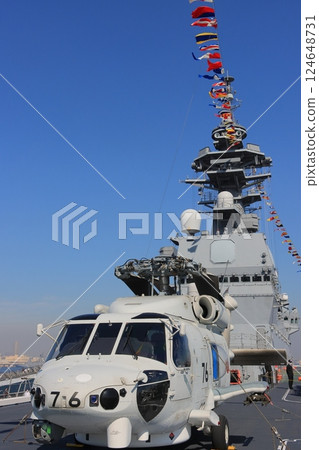 出雲號驅逐艦上安裝的巡邏直升機 - 驅逐艦的公眾參觀 出雲號驅逐艦上安裝的巡邏直升機 - 驅逐艦的公眾參觀 124648731