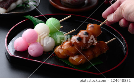 Two types of skewers (Japanese sweets) Mitarashi dango Three-color dango 124648881
