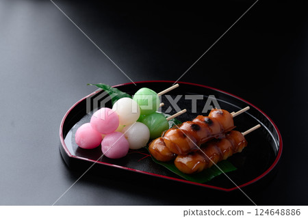 兩種串燒（日式點心） 禦手洗團子 三色團子 124648886