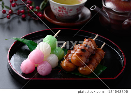 兩種串燒(日式點心) 禦手洗團子 三色團子 兩種串燒(日式點心) 禦手洗團子 三色團子 124648896