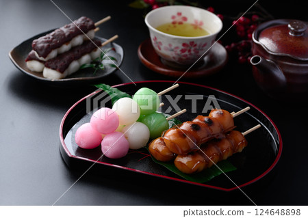 Three types of skewers (Japanese sweets) Mitarashi dango Three-color dango Skewers 124648898