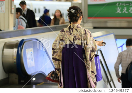 Graduates in hakama, students attending the graduation ceremony 124649277