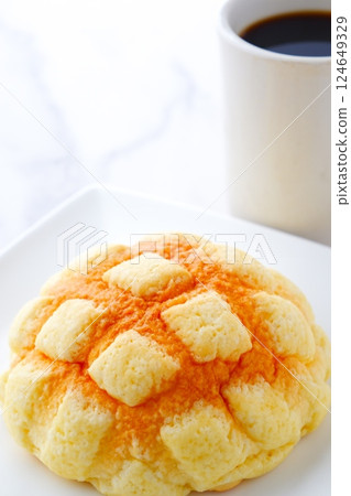 Delicious melon bread 124649329